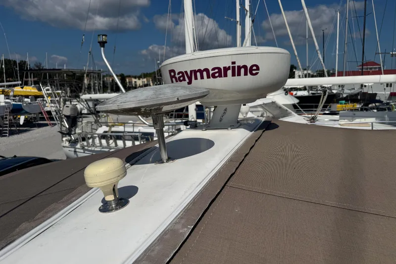 Slide: The Image of Radar equipment on a 1999 Sea Ray Sundancer 400 yacht, docked in a marina. - 38