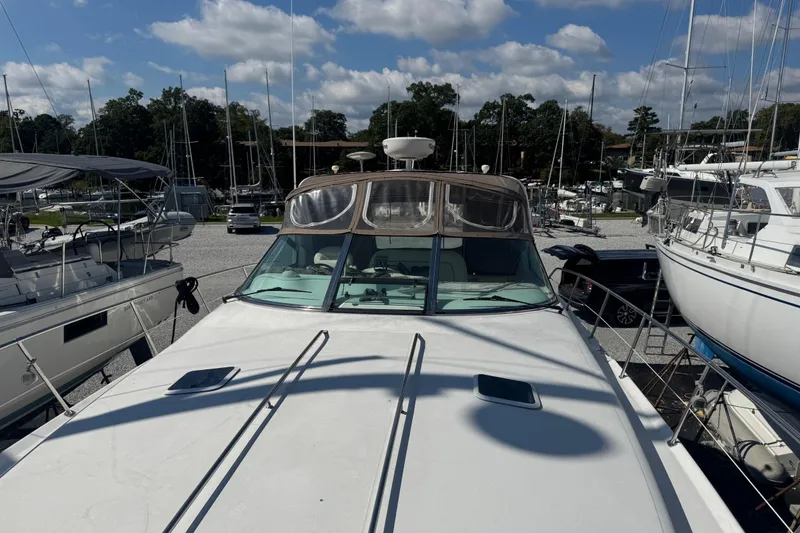 Slide: The Image of 1999 Sea Ray Sundancer 400 yacht docked at marina under blue sky. - 40