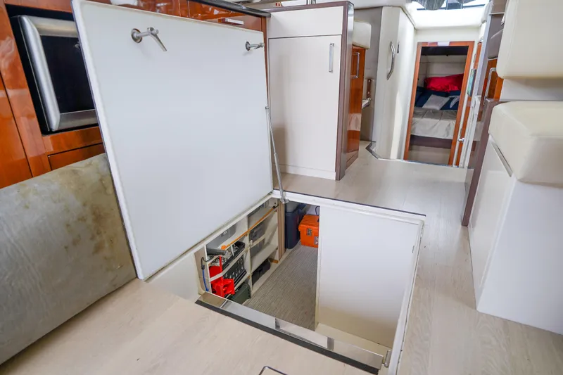 Slide: The Image of Massive storage compartment - 24