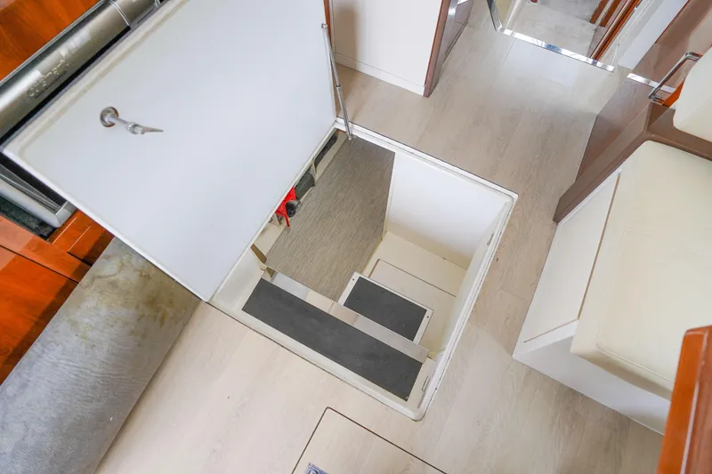 Slide: The Image of Entrance to storage compartment - 25