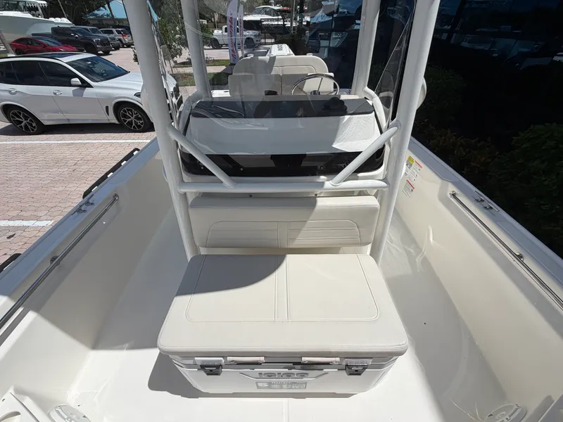 Slide: The Image of Boston Whaler 210 Montauk 2027 - 31