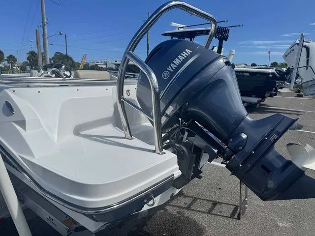 The Image of Hurricane SunDeck Sport 185 OB 2022 - 1