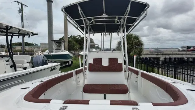 Slide: The Image of Parker Marine 210 Costal Elite 2026 - 5