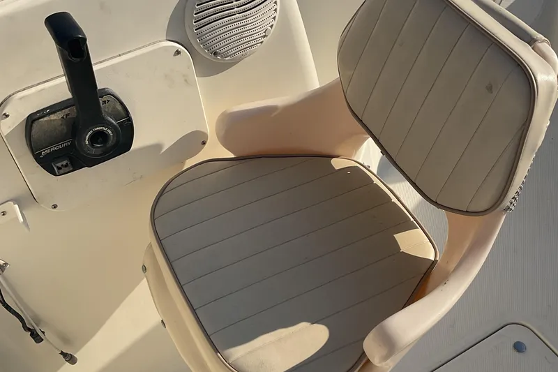 Slide: The Image of Boat seat and control panel on 2002 Trophy 1802 Walkaround. - 10