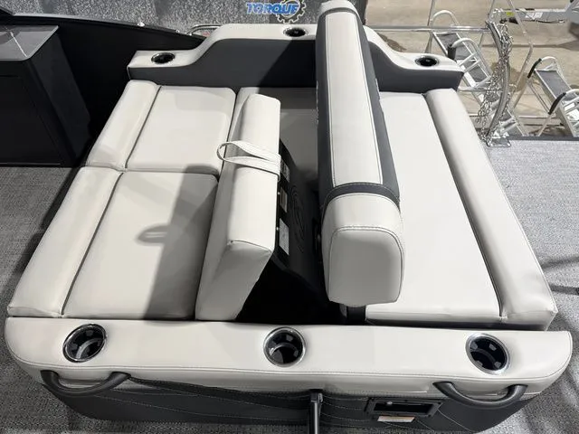 Slide: The Image of Barletta Cabrio 24UE 3T 2026, luxurious boat seating with cup holders. - 14