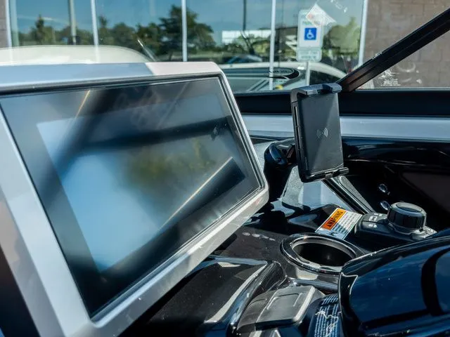 Slide: The Image of Yamaha 252SD 2024 - 18