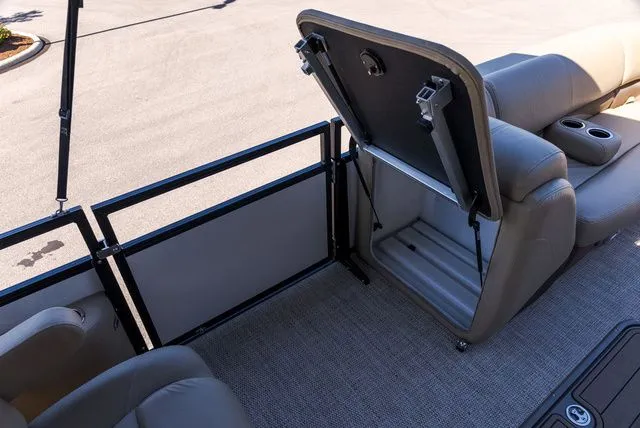 Slide: The Image of Regency 230 DL3 2020 - 10