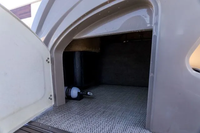 Slide: The Image of Regency 230 DL3 2020 - 13