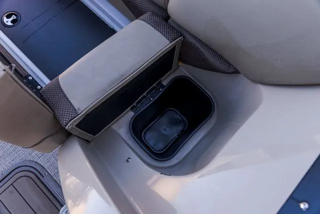 Slide: The Image of Regency 230 DL3 2020 - 14