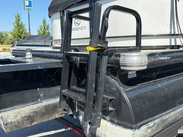 Slide: The Image of Regency 230 DL3 2020 - 3