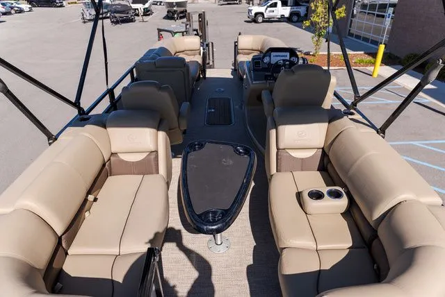 Slide: The Image of Regency 230 DL3 2020 - 4