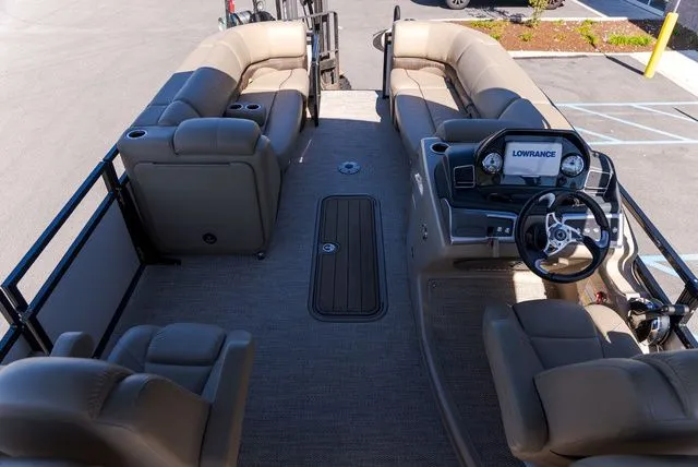 Slide: The Image of Regency 230 DL3 2020 - 6