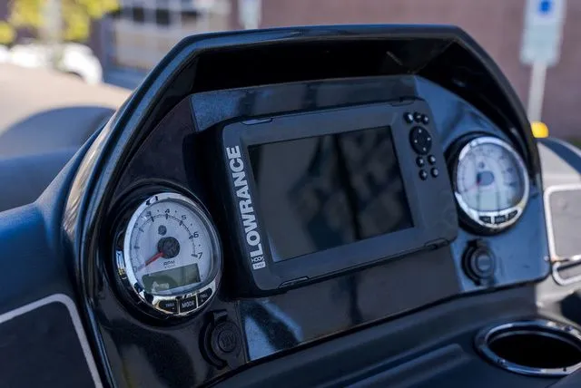 Slide: The Image of Regency 230 DL3 2020 - 8