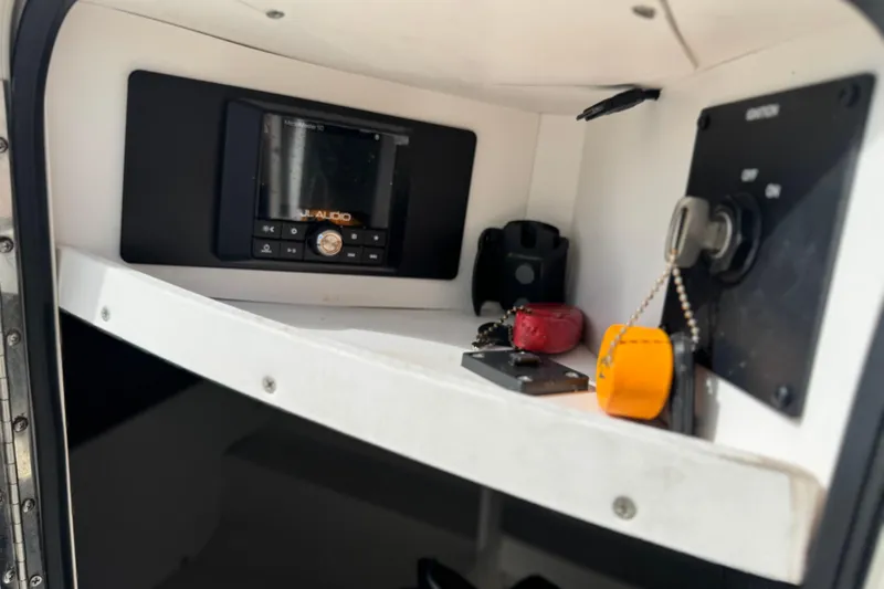 Slide: The Image of 2008 Sea Ray 200 Sundeck interior with audio system and ignition keys. - 29