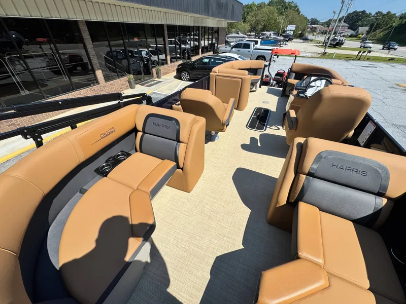 Slide: The Image of Harris Cruiser 230 2025 - 10