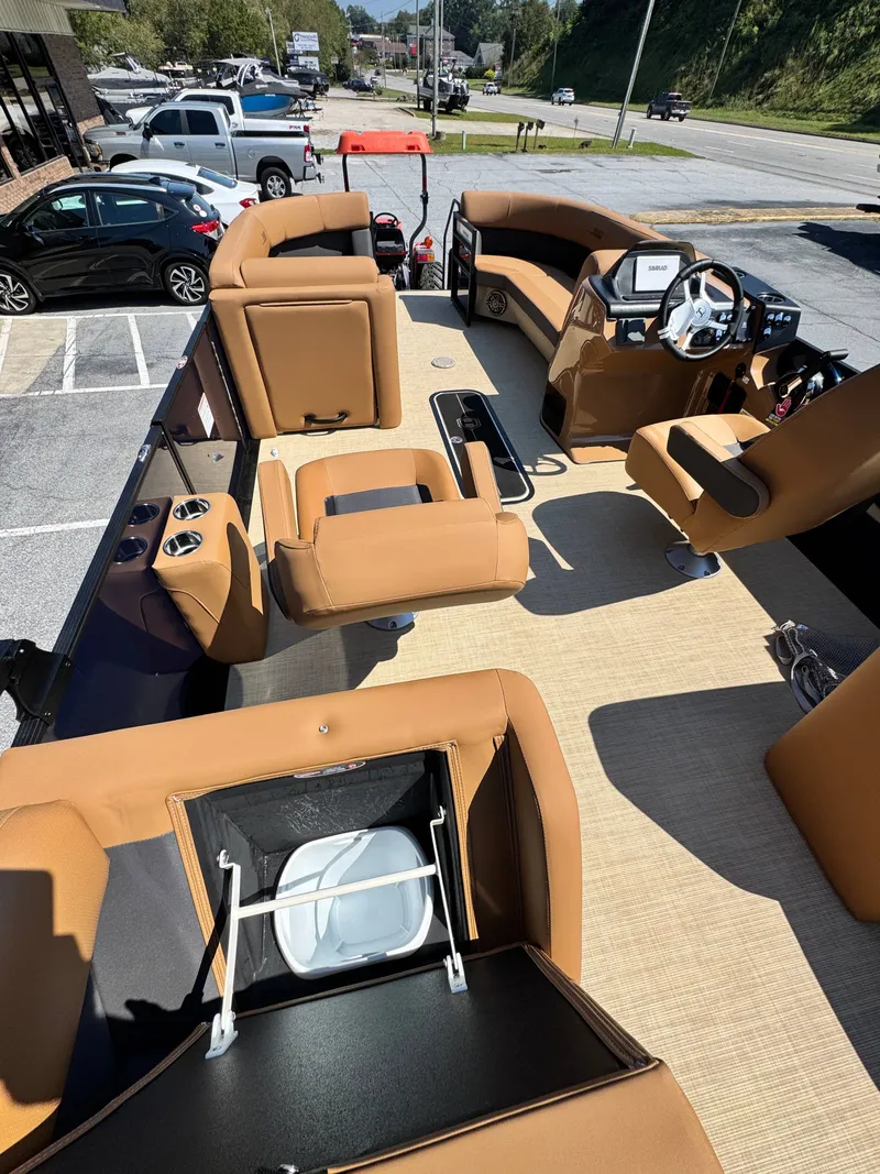 Slide: The Image of Harris Cruiser 230 2025 - 11