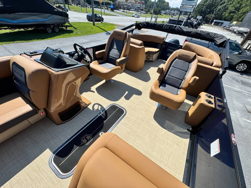 Slide: The Image of Harris Cruiser 230 2025 - 12