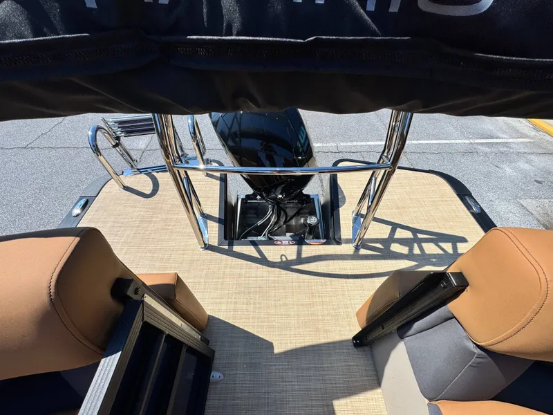 Slide: The Image of Harris Cruiser 230 2025 - 14