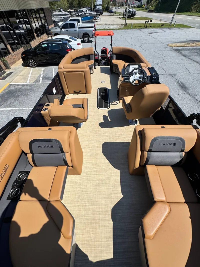 Slide: The Image of Harris Cruiser 230 2025 - 4