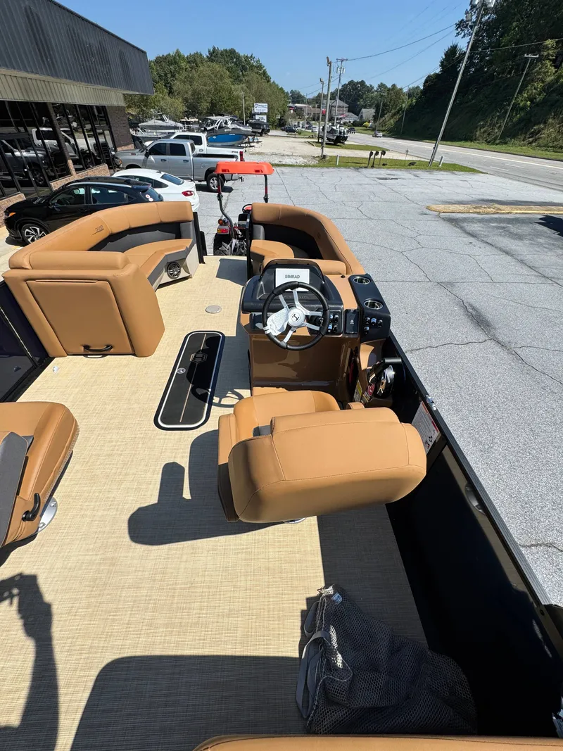 Slide: The Image of Harris Cruiser 230 2025 - 5