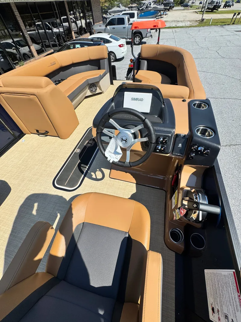 Slide: The Image of Harris Cruiser 230 2025 - 6