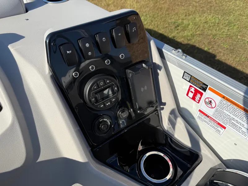 Slide: The Image of Princecraft Sportfisher 21-4S 2026 - 18