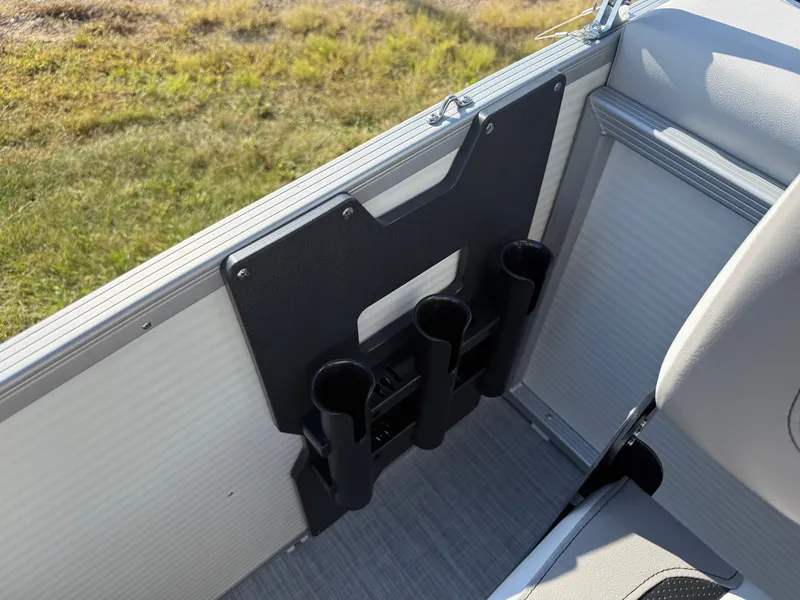 Slide: The Image of Princecraft Sportfisher 21-4S 2026 - 21