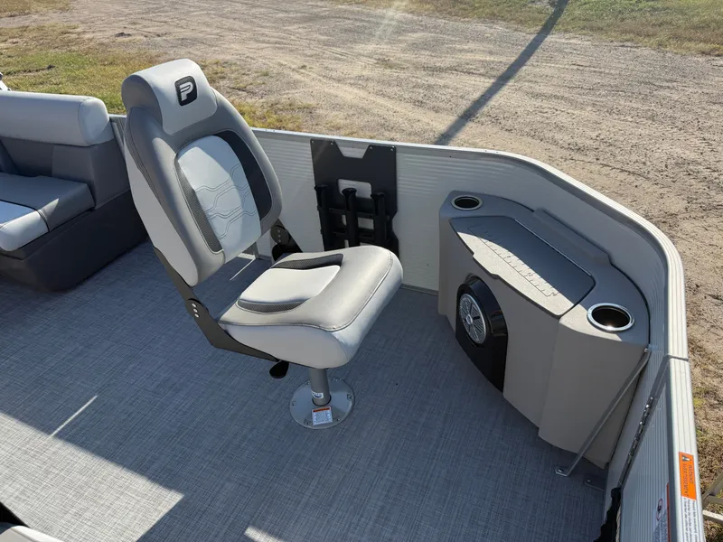 Slide: The Image of Princecraft Sportfisher 21-4S 2026 - 8