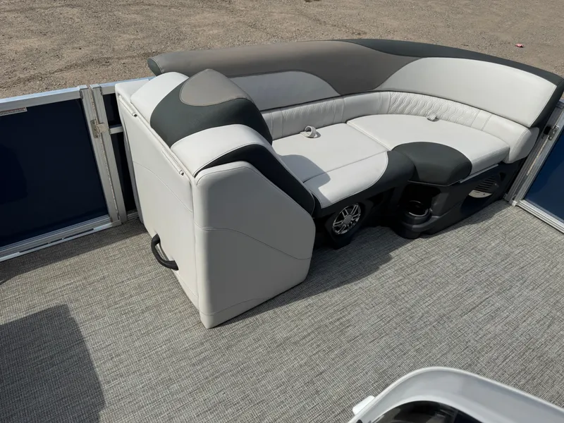 Slide: The Image of Avalon LSZ 150HP 2385 QL Tritoon $42995 2023 - 13