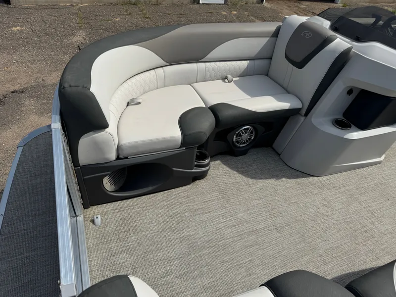 Slide: The Image of Avalon LSZ 150HP 2385 QL Tritoon $42995 2023 - 14