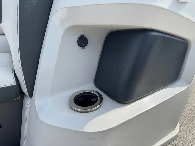 Slide: The Image of Avalon LSZ 150HP 2385 QL Tritoon $42995 2023 - 18