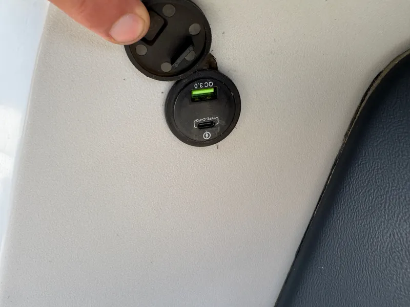 Slide: The Image of Avalon LSZ 150HP 2385 QL Tritoon $42995 2023 - 19