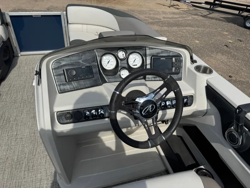 Slide: The Image of Avalon LSZ 150HP 2385 QL Tritoon $42995 2023 - 21