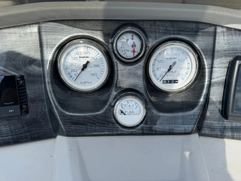 Slide: The Image of Avalon LSZ 150HP 2385 QL Tritoon $42995 2023 - 22