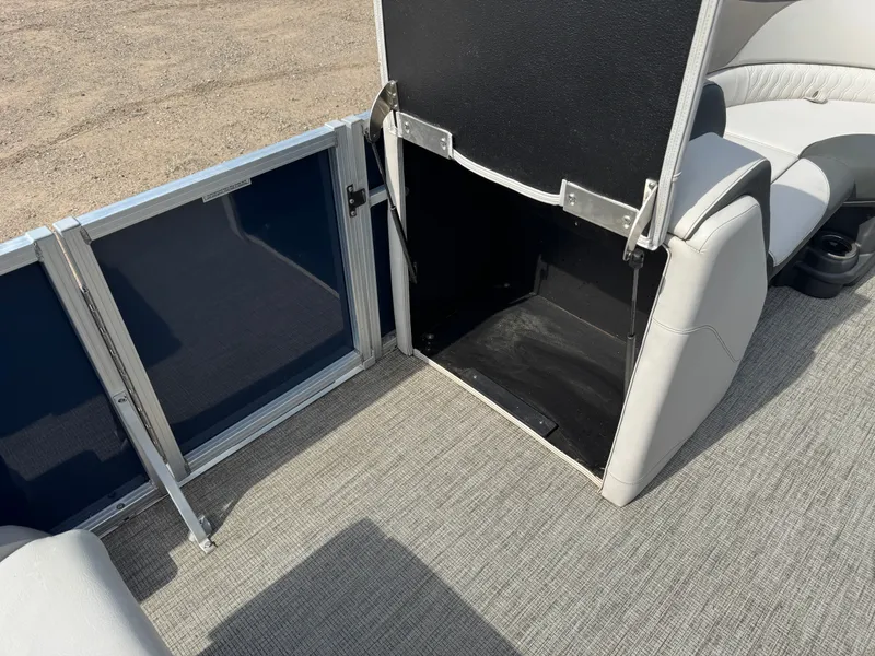 Slide: The Image of Avalon LSZ 150HP 2385 QL Tritoon $42995 2023 - 29