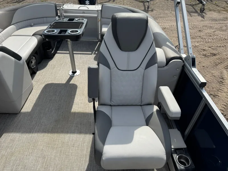 Slide: The Image of Avalon LSZ 150HP 2385 QL Tritoon $42995 2023 - 31