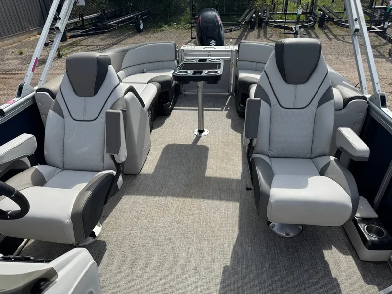 Slide: The Image of Avalon LSZ 150HP 2385 QL Tritoon $42995 2023 - 6