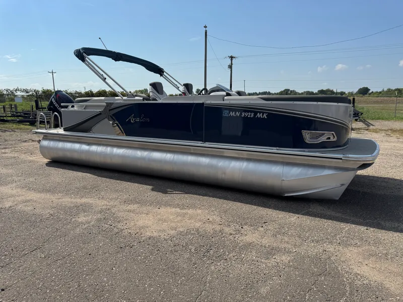 Slide: The Image of Avalon LSZ 150HP 2385 QL Tritoon $42995 2023 - 70