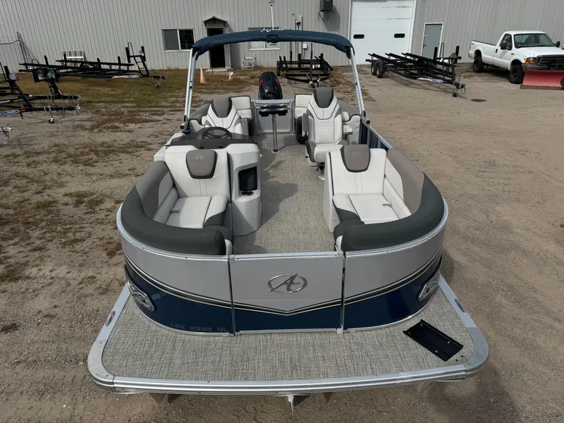Slide: The Image of Avalon LSZ 2385 QL Tritoon Pontoon 2023 - 11