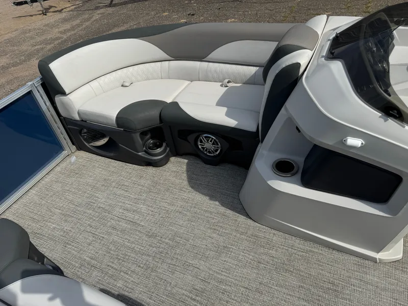 Slide: The Image of Avalon LSZ 2385 QL Tritoon Pontoon 2023 - 15