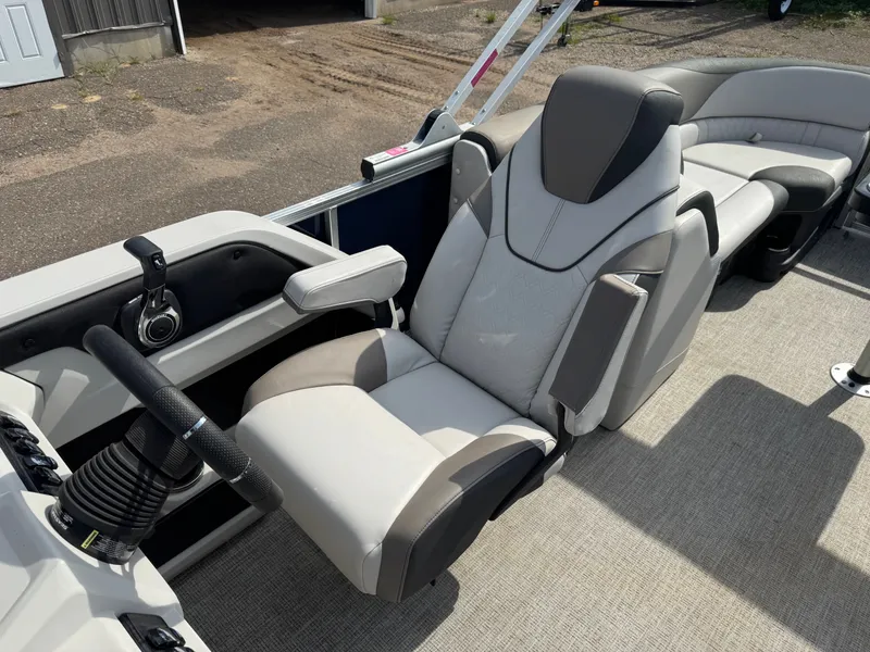 Slide: The Image of Avalon LSZ 2385 QL Tritoon Pontoon 2023 - 20