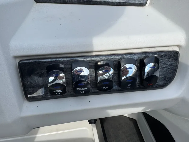 Slide: The Image of Avalon LSZ 2385 QL Tritoon Pontoon 2023 - 26