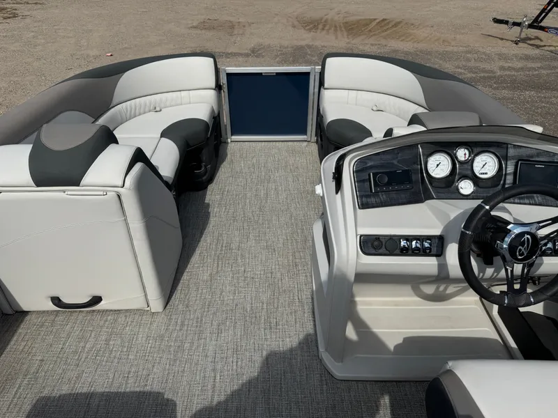 Slide: The Image of Avalon LSZ 2385 QL Tritoon Pontoon 2023 - 3
