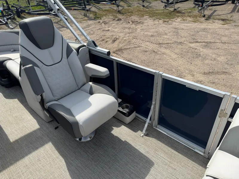 Slide: The Image of Avalon LSZ 2385 QL Tritoon Pontoon 2023 - 30