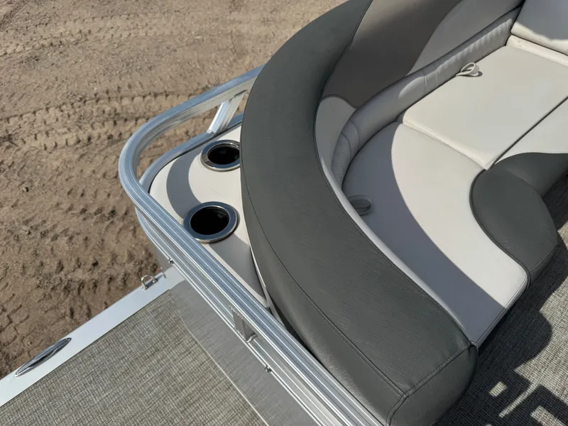 Slide: The Image of Avalon LSZ 2385 QL Tritoon Pontoon 2023 - 42