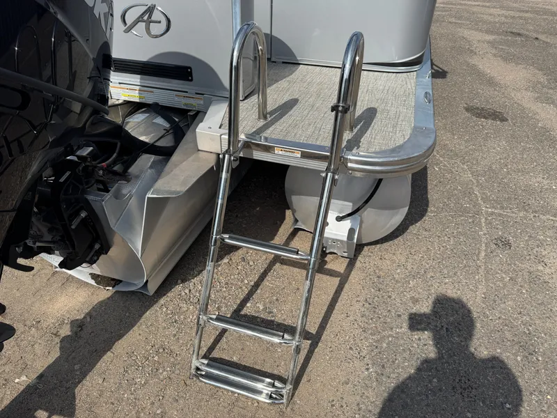 Slide: The Image of Avalon LSZ 2385 QL Tritoon Pontoon 2023 - 46
