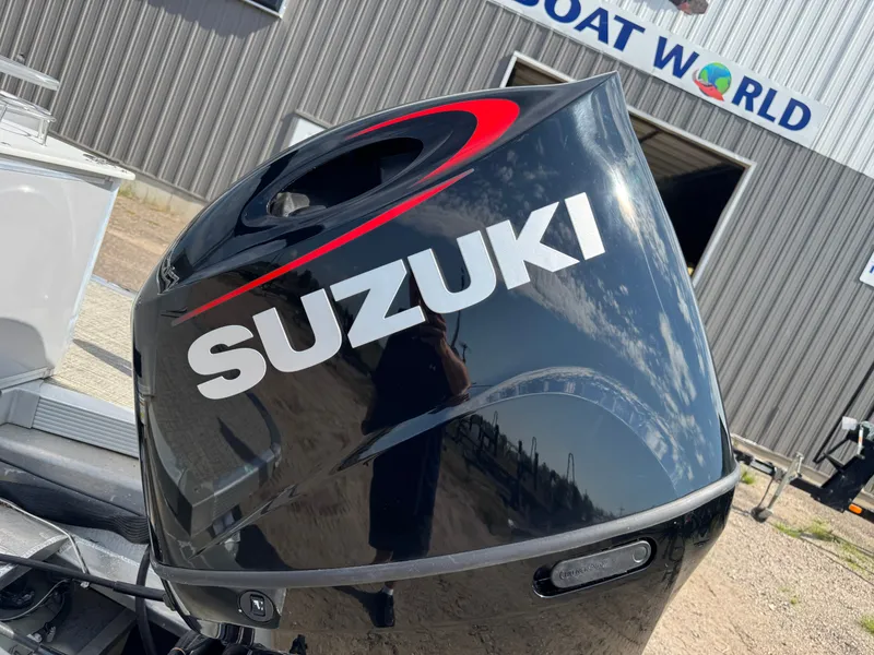 Slide: The Image of Avalon LSZ 2385 QL Tritoon Pontoon 2023 - 47