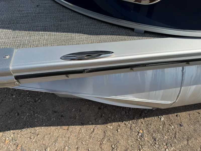 Slide: The Image of Avalon LSZ 2385 QL Tritoon Pontoon 2023 - 51