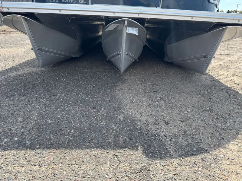 Slide: The Image of Avalon LSZ 2385 QL Tritoon Pontoon 2023 - 53