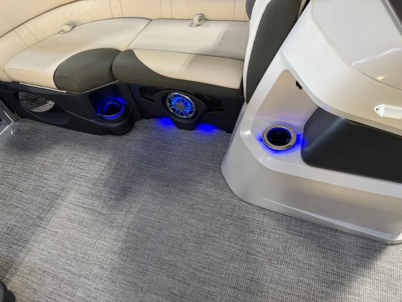 Slide: The Image of Avalon LSZ 2385 QL Tritoon Pontoon 2023 - 54